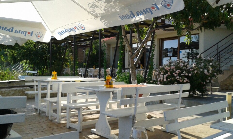Iannis Paradise