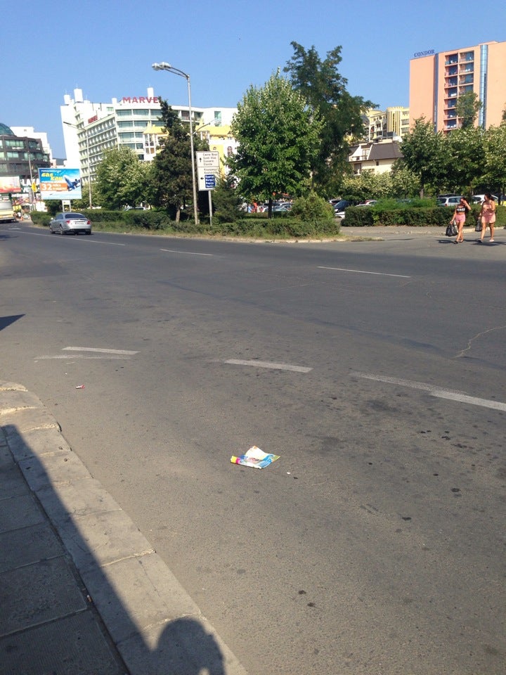 На автобусной Остановке